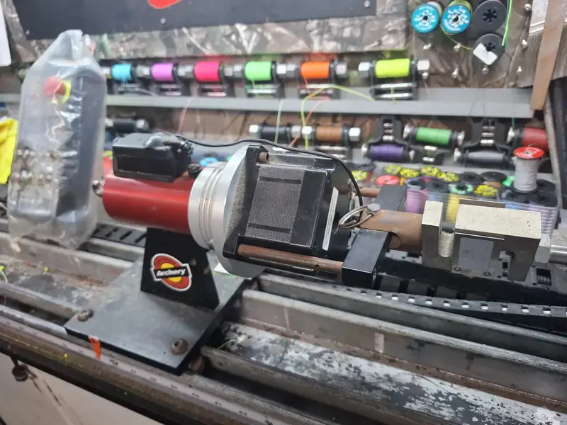 The serving machine running along the jig.